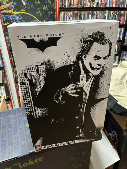 Statue The Joker "The Dark knight" Premium Format Exclusive par Sideshow Collectables