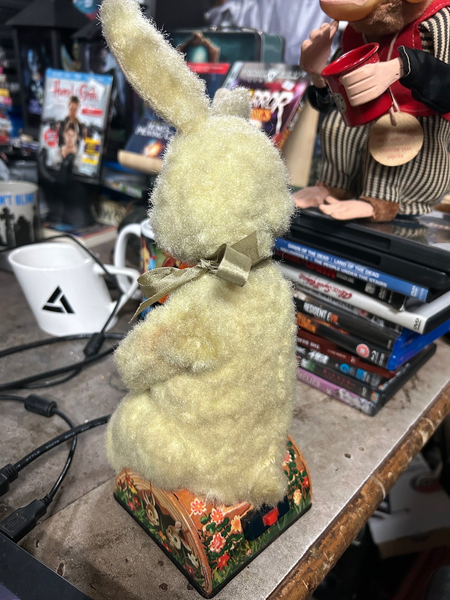 Jouet vintage "Drinking Picnic Bunny"