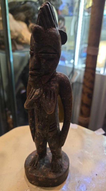 Statuette africaine antique en bois