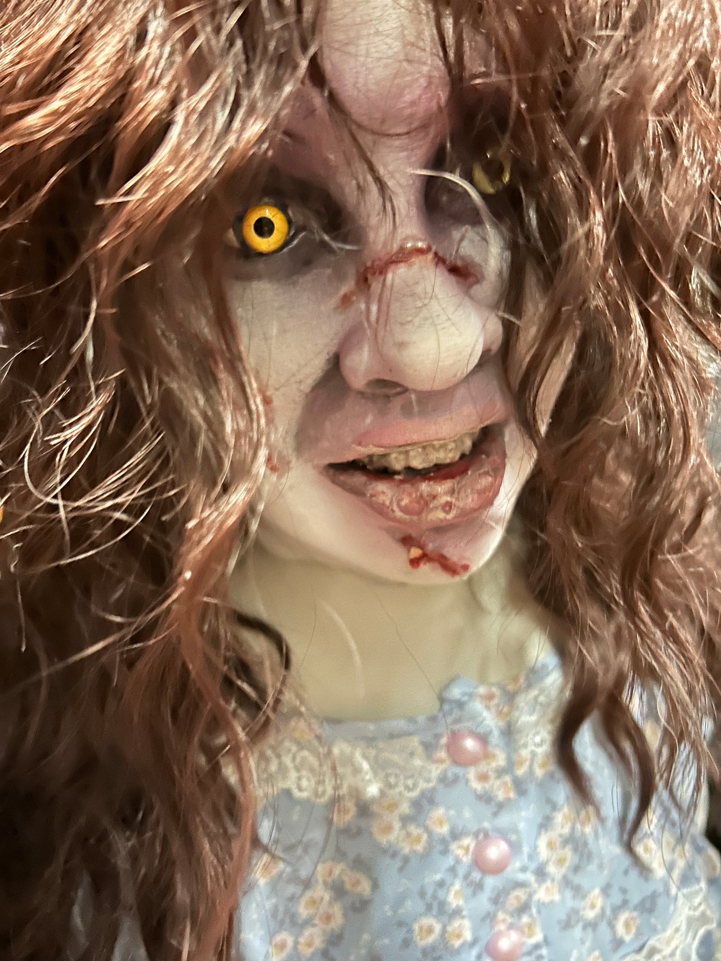 Regan d'Exorcist - pantin articulé créé par un artiste