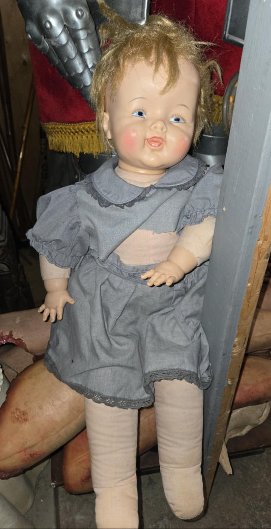 Poupée vintage qui rit