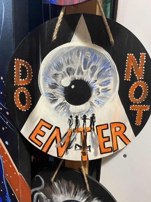 Peinture accroche-porte "Do not enter" par l'artiste Ann-Aumalie.