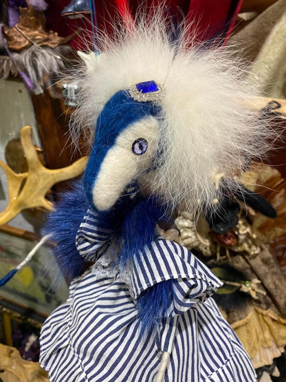 Poupée artisanale par l'artiste Ann-Aumalie Sauvage.