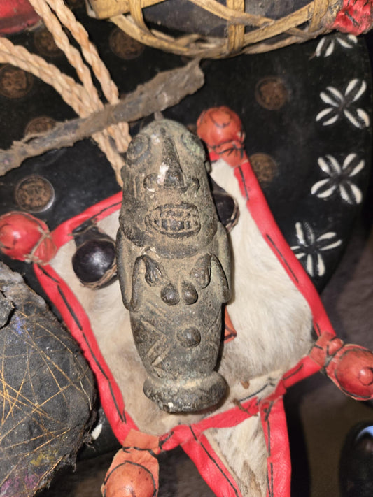 Statuette en argile pour rituel vaudou