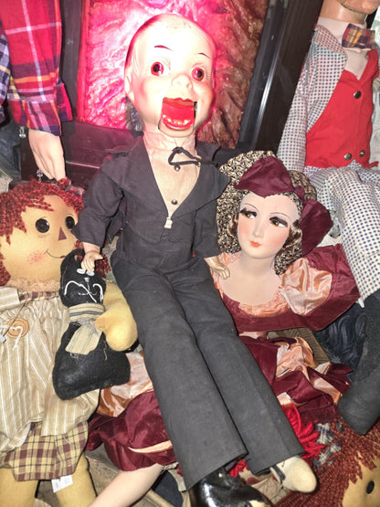 Petite poupée ventriloque antique
