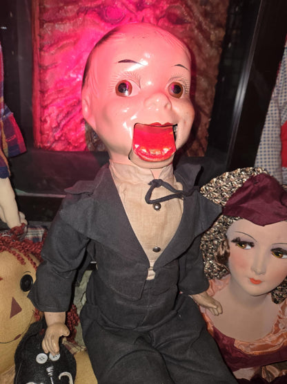 Petite poupée ventriloque antique