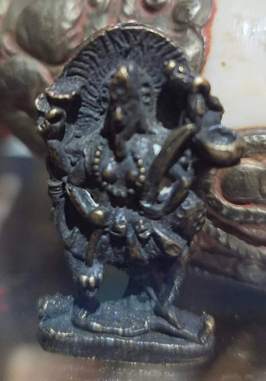 Petite statuette en métal de la déesse Kali