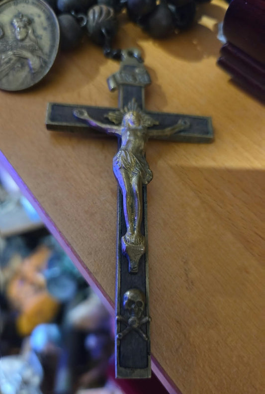 Crucifix antique Corpus Golgotha / Memento Mori européen