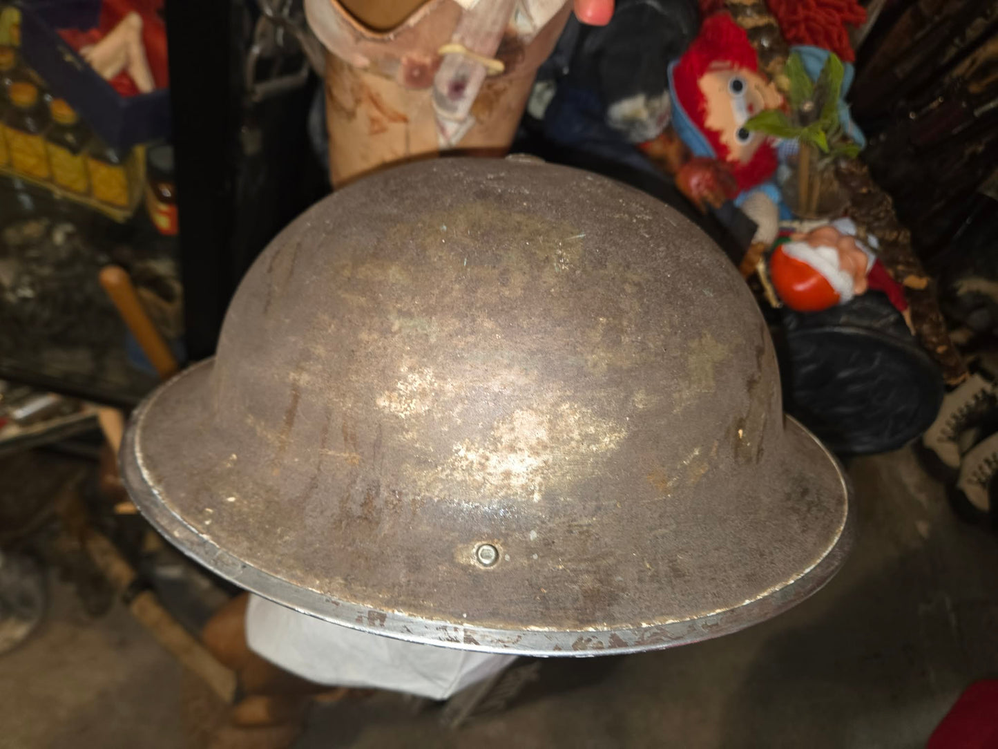 Casque militaire antique britannique WWII