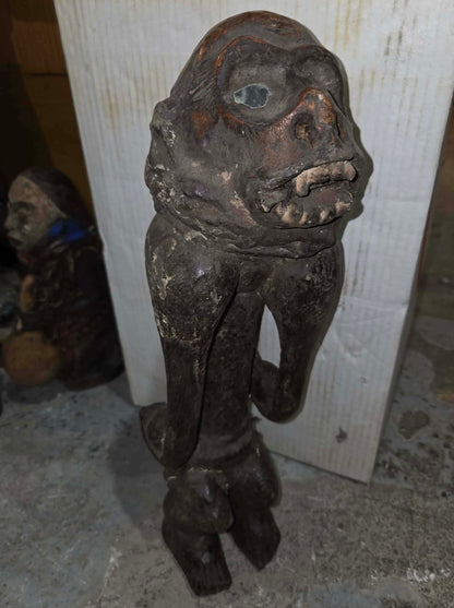 Fétiche vaudou antique communication avec les morts