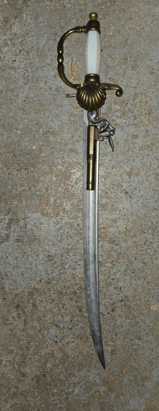 Sabre antique combiné à un pistolet