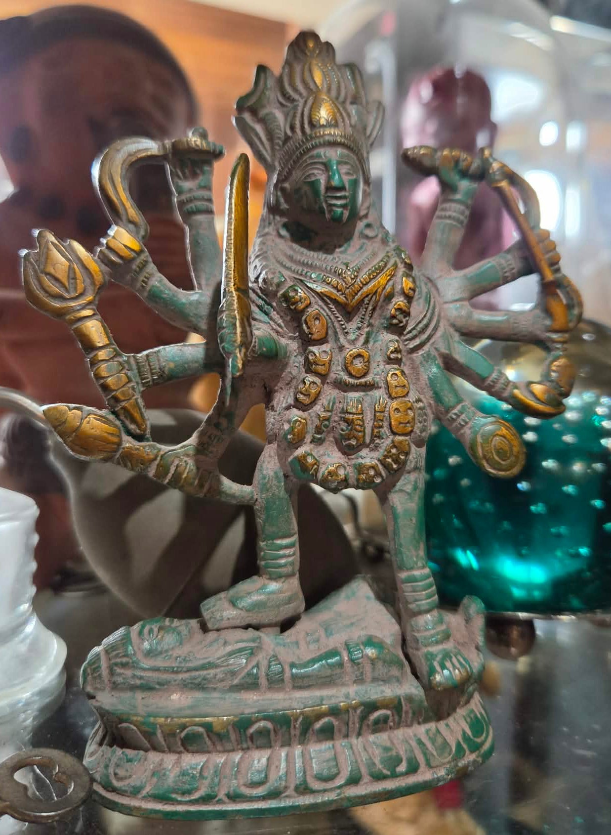 Statuette antique de la déesse Kali en métal