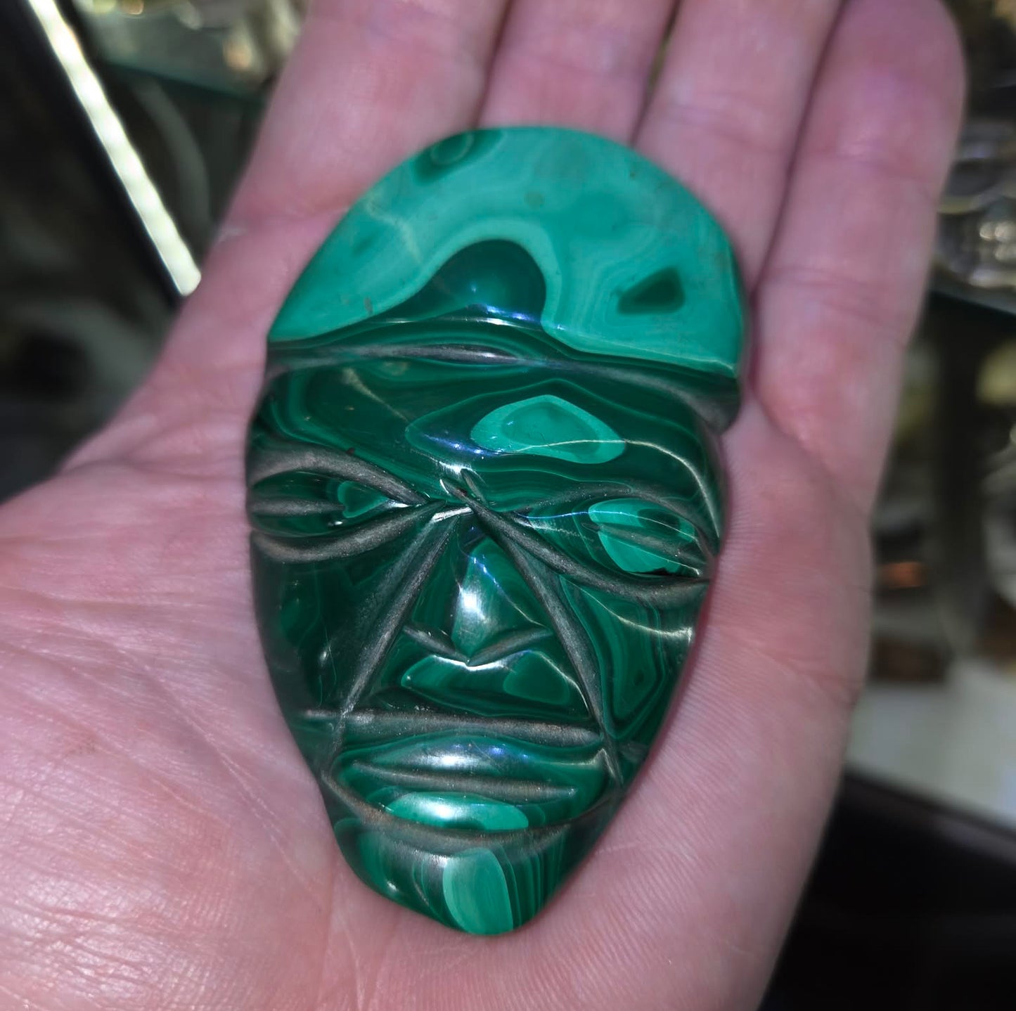 Petite sculpture en malachite polie