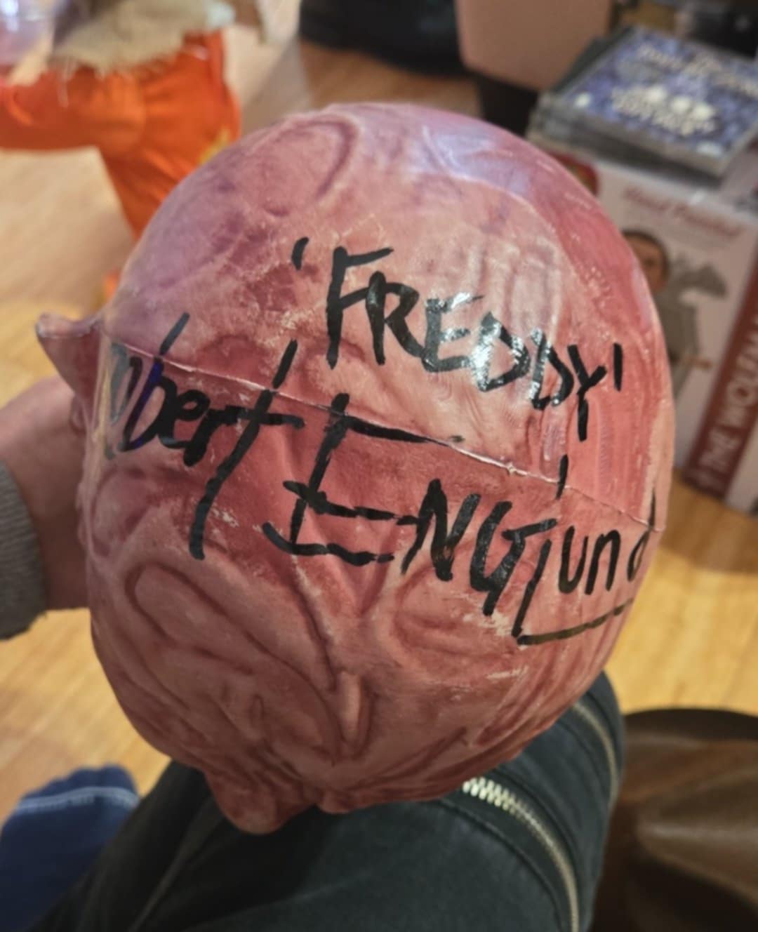 Tête de Freddy Krueger signée par Robert Englund