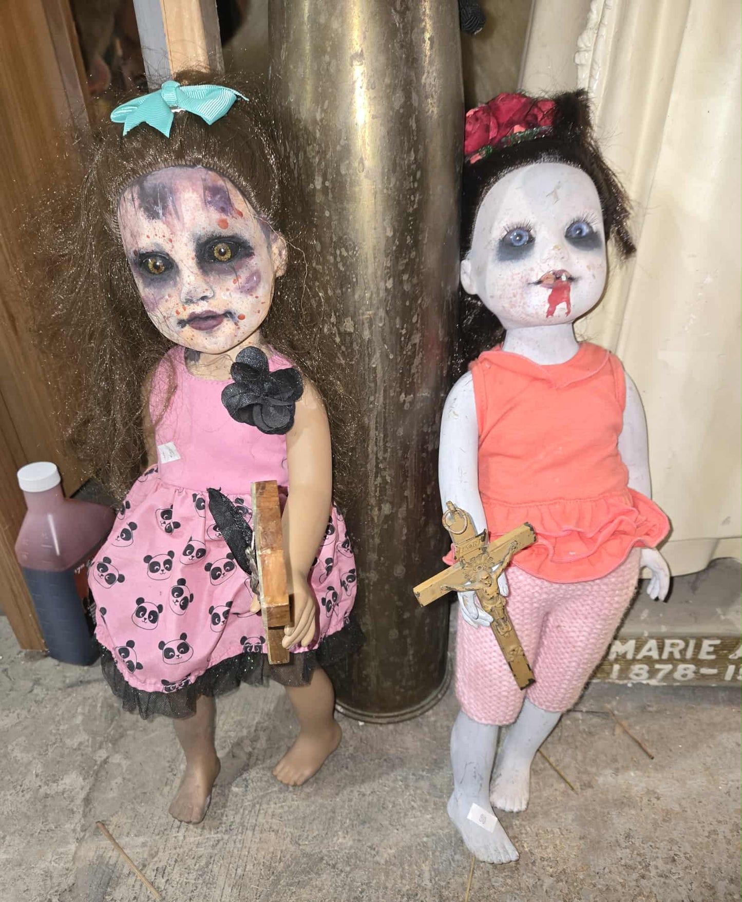 Poupée vintage modifiée par une artiste