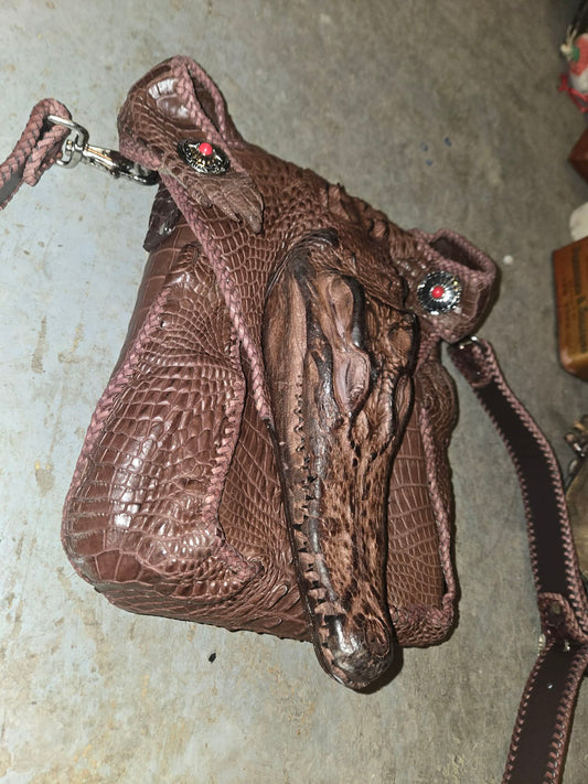 Sacoche vintage en peau de crocodile