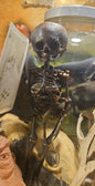 Squelette minuscule, sculpture par un artiste