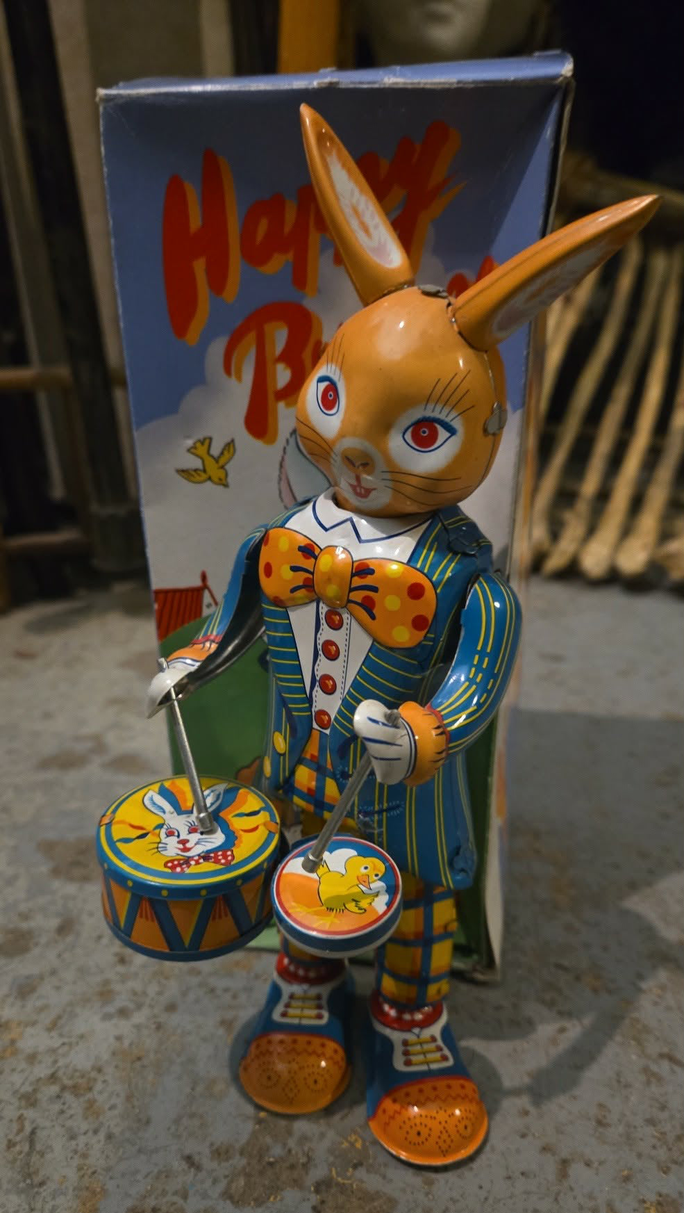 Lapin rétro en métal Happy Bunny musical.