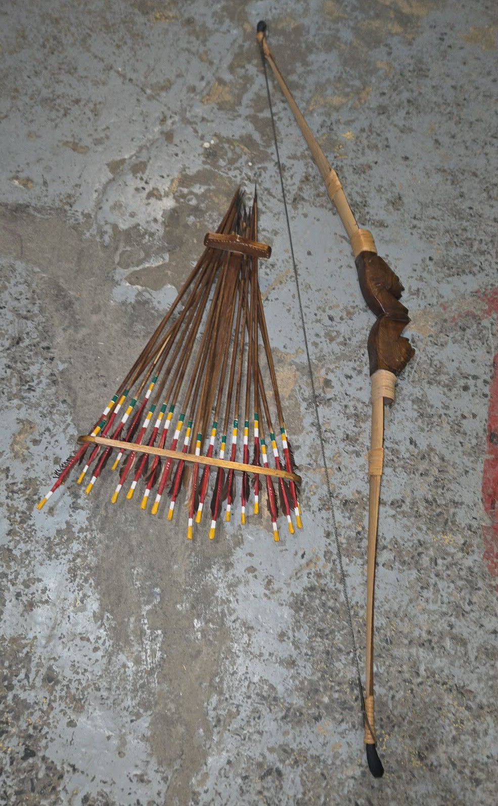 Arc et flèches autochtones antiques