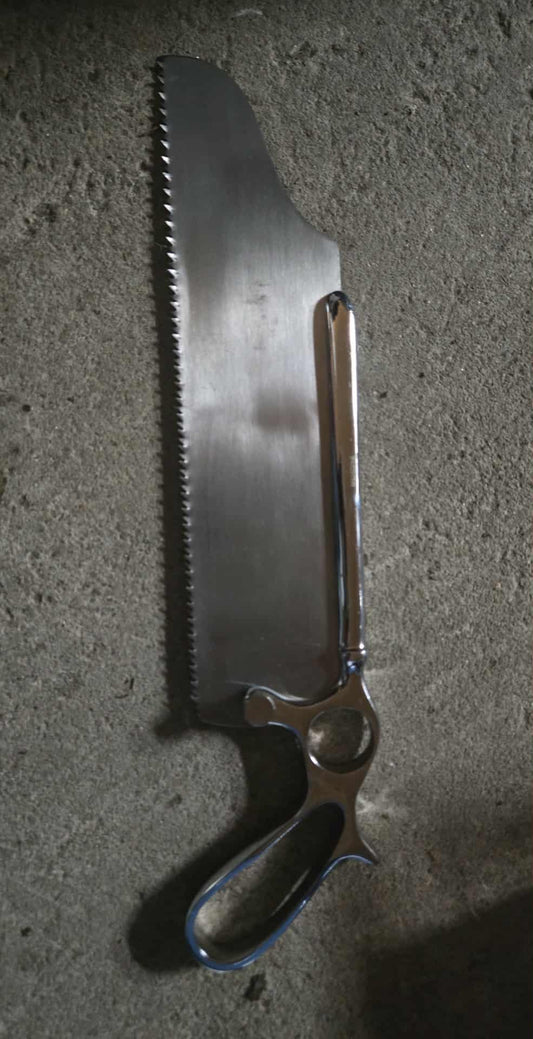 Scie chirurgicale à os.