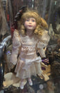Poupée vintage en porcelaine