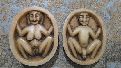 Double cabochon Soleil Lune vintage en os sculpté