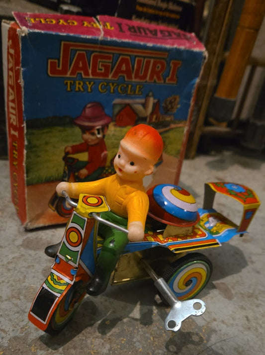 Jouet vintage en métal et plastique "Jagauri Try Cycle"