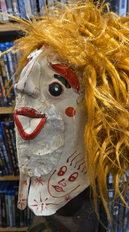 Masque en cuir créé par un artiste du Pérou