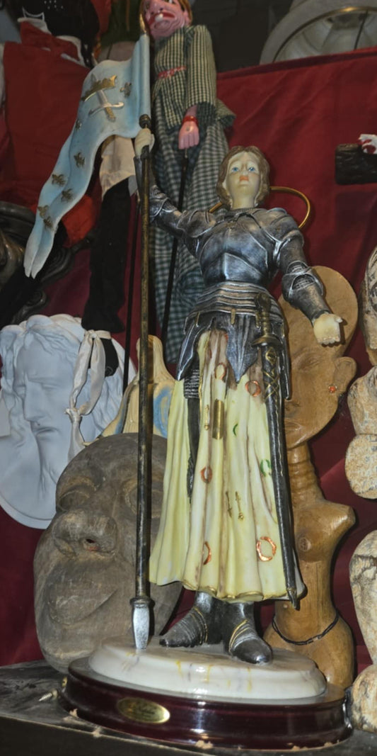 Statuette de Sainte Jeanne D'arc par The Natelia Collection