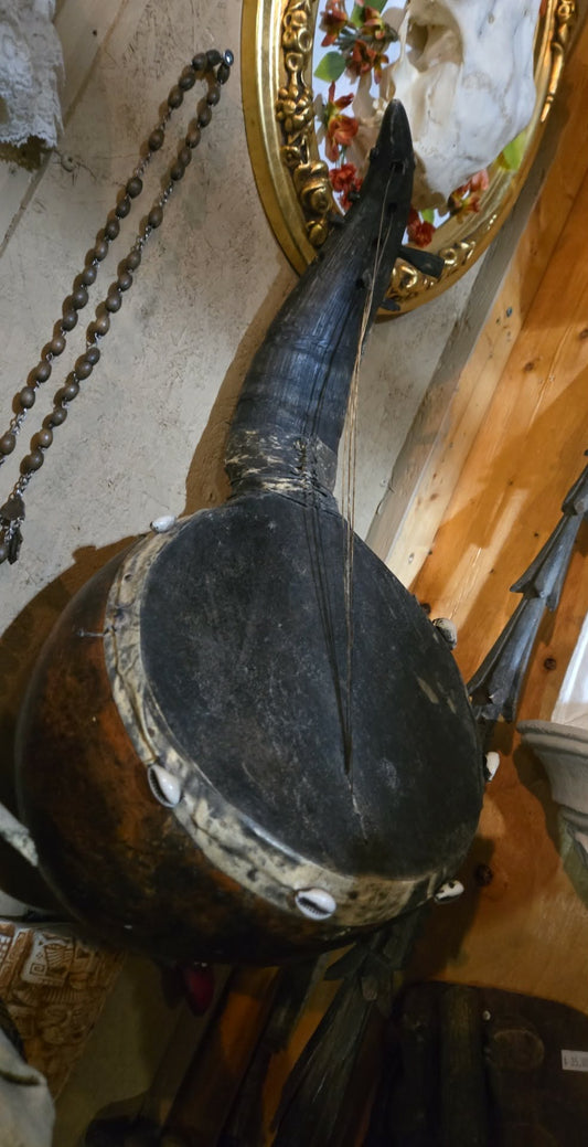 Guitare gourde africaine vintage à corne