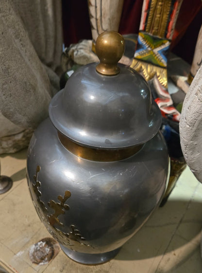 Grand urne en métal