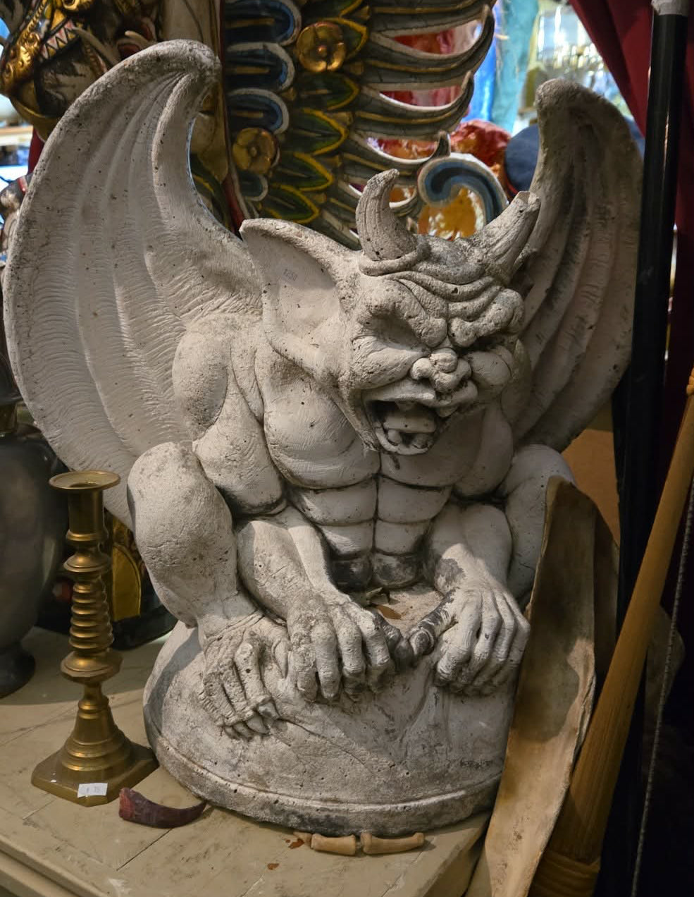 Démons grotesques (gargouilles) statues en béton