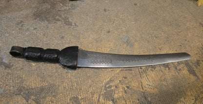 Sabre vintage à lame courbe du Niger.