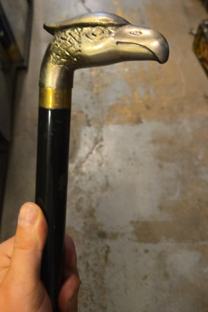 Cane épée à tête d'aigle en métal