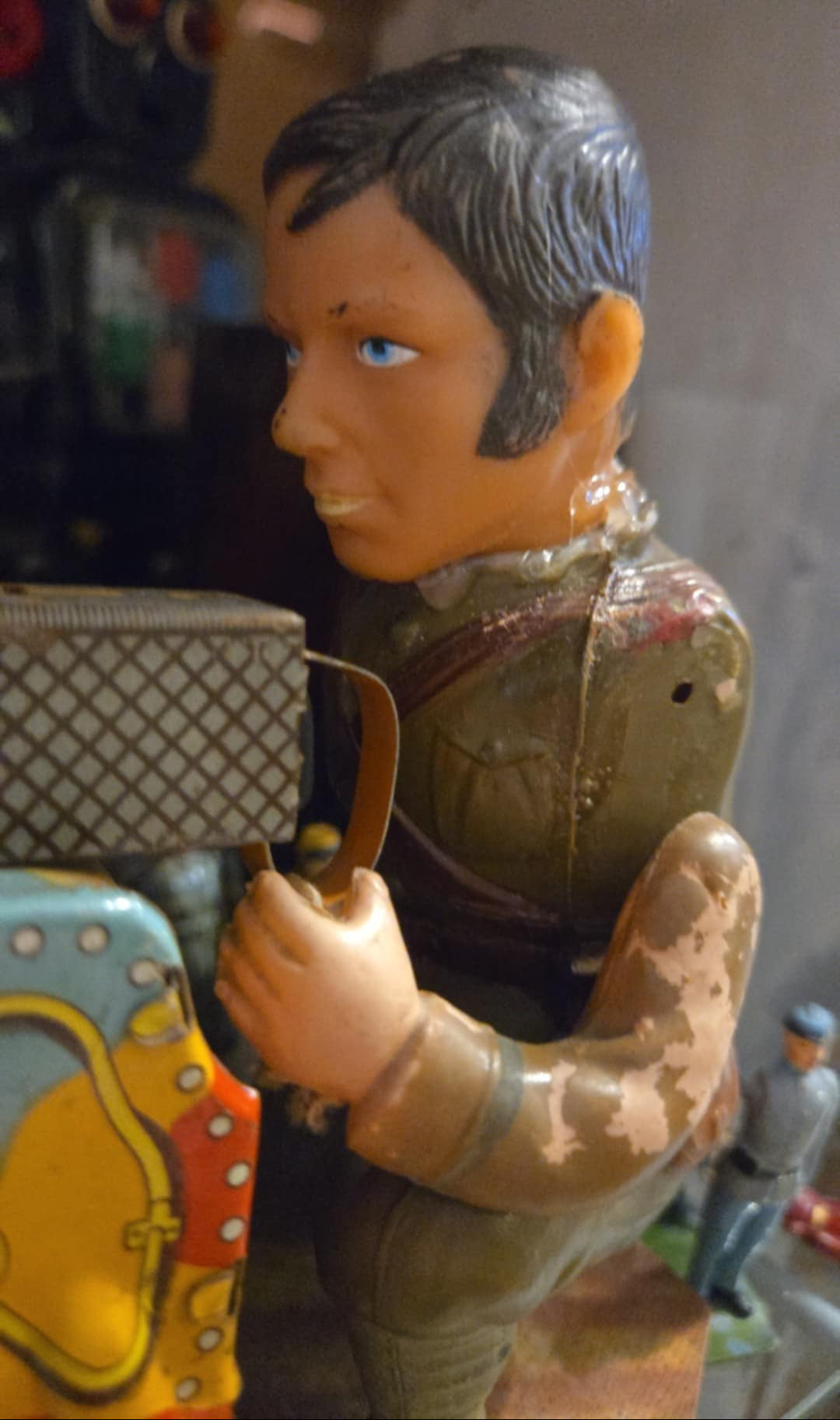 Masudaya / Modern Toys mitrailleur mécanique vintage en métal.