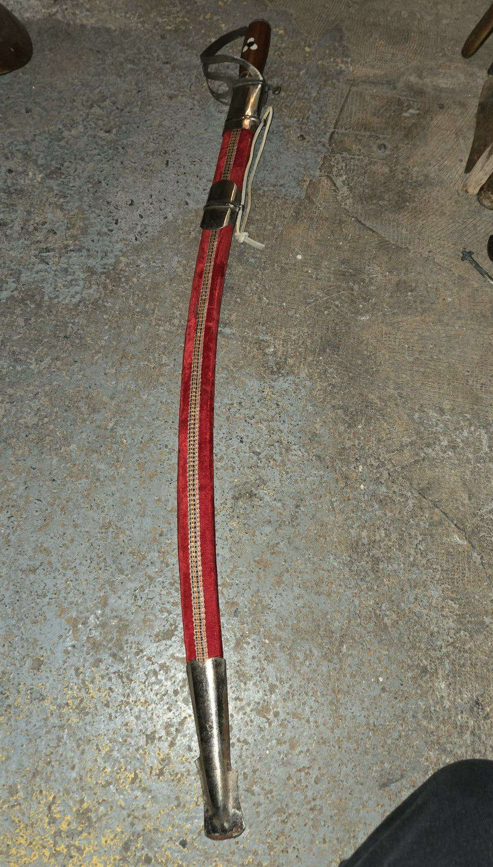 Épée Talwar indienne vintage avec fourreau en velours