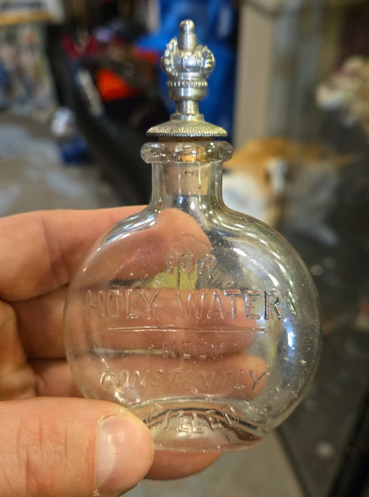 Bouteille à eau bénite vintage