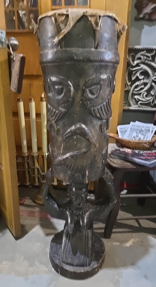 Tambour antique africain.