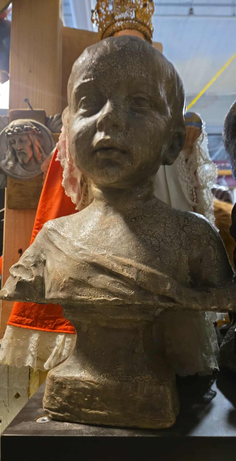 Buste en plâtre enfant