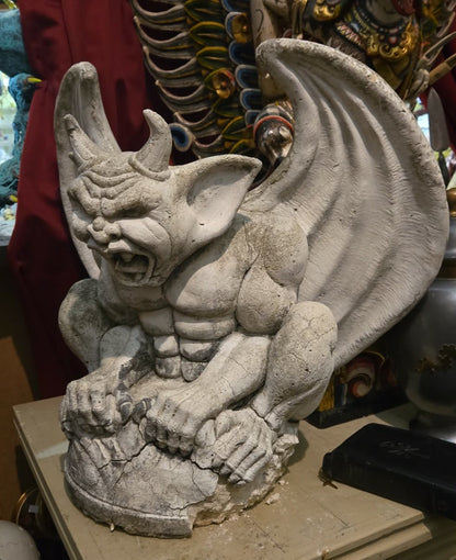 Démons grotesques (gargouilles) statues en béton