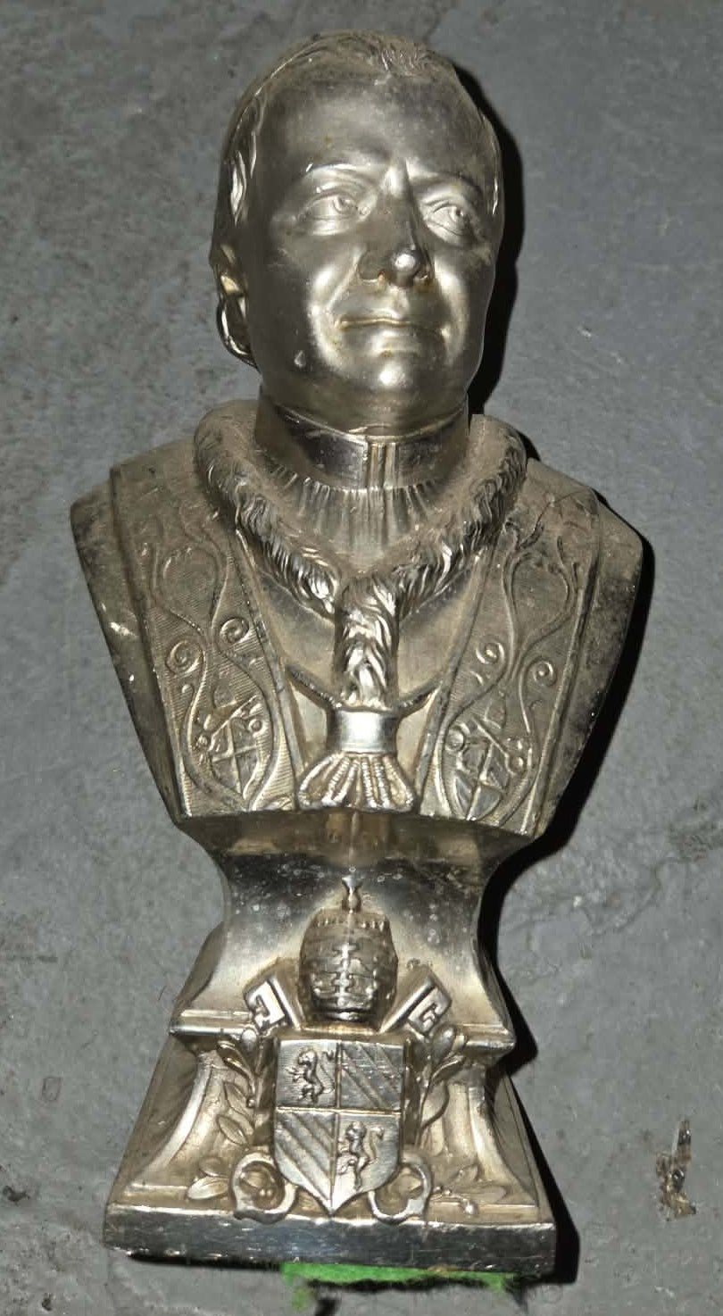 Buste du Pape Pie IX en métal