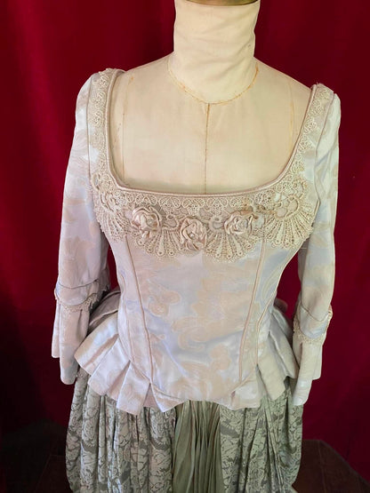 Robe de style géorgien ou de la Renaissance