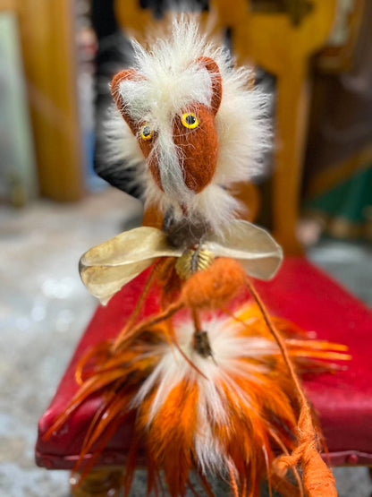 Poupée petit démon roux fabriquée par une artiste