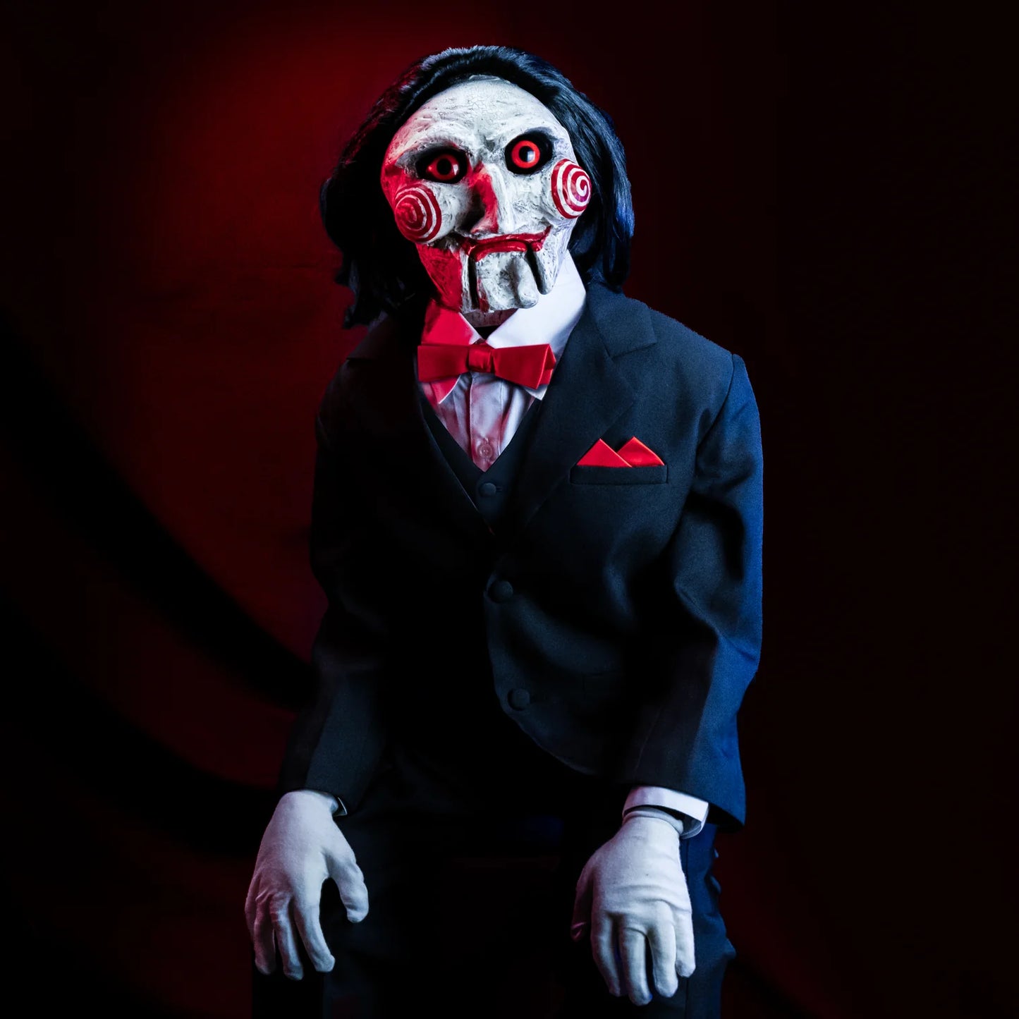 Poupée BILLY THE PUPPET du film SAW par Trick Or Treat Studios