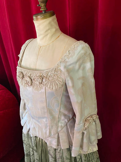 Robe de style géorgien ou de la Renaissance